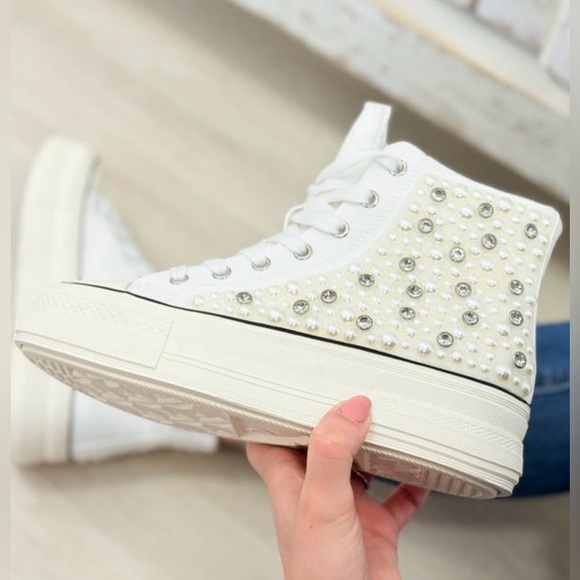 NWT Azalea Wang White Pearl/ Rhinestone High Top Sneakers. - Picture 2 of 11